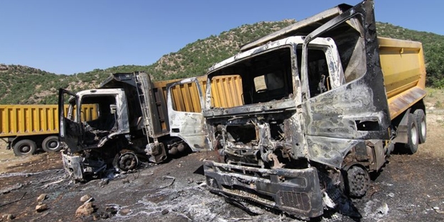 Terör örgütü PKK iyice azıttı! Kamyonları yaktılar