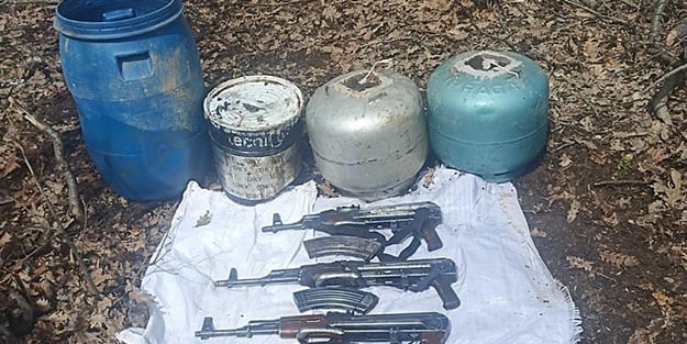 Terör örgütü PKK'ya ait toprağa gömülü halde silah ve patlayıcı bulundu