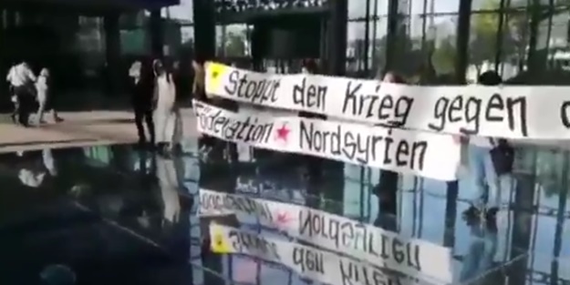 Terör örgütü PKK/YPG yandaşları Türkiye'ye yatırım kararı alan Volkswagen binasına saldırdı