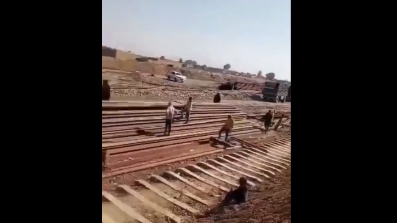 Terör örgütü SDG çareyi hırsızlıkta buldu! Tek tek söküp tüccarlara sattılar