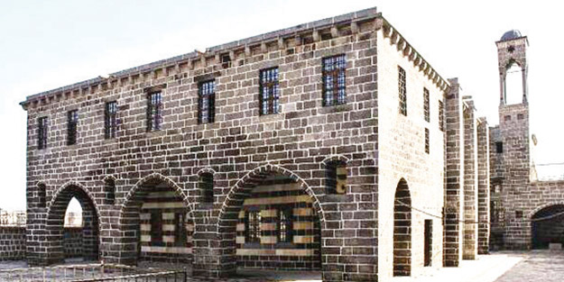 Terör örgütü yıktı devlet ihya etti!