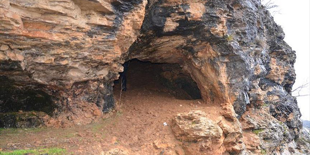 Mağarada lüks içinde yaşıyorlar!