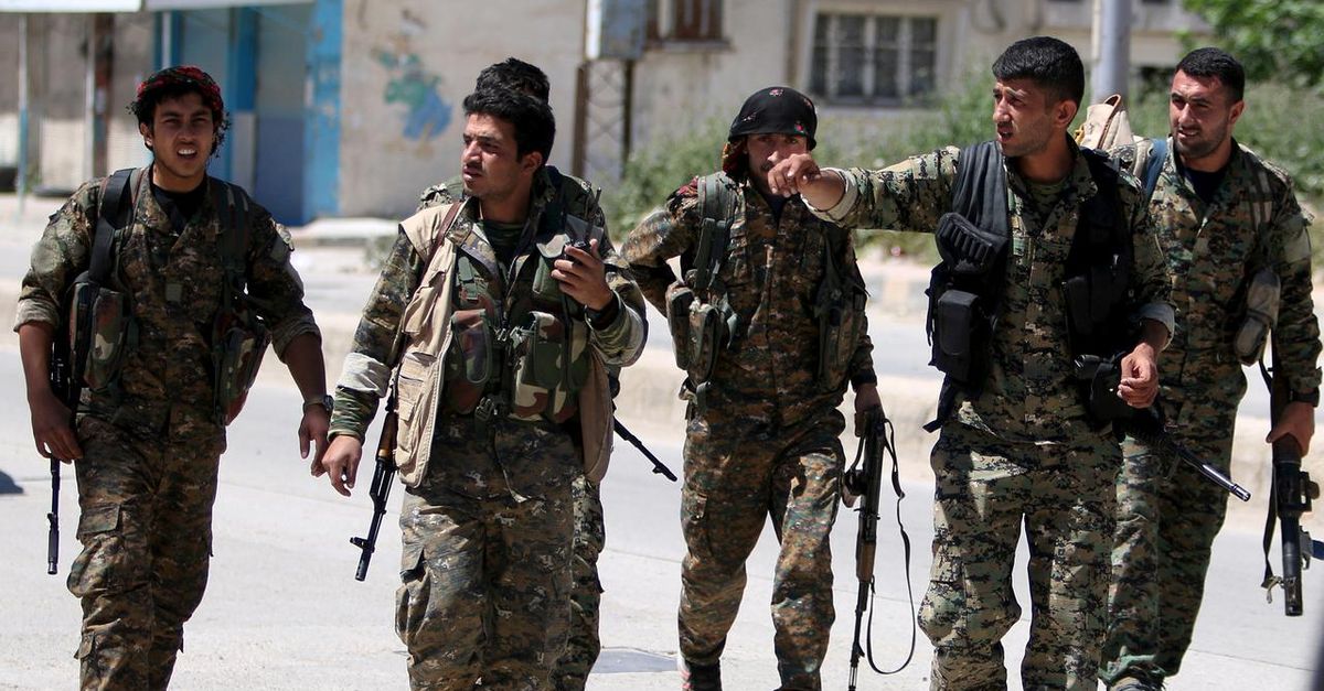 Terör örgütü YPG Esed rejiminin konvoyunu engelledi