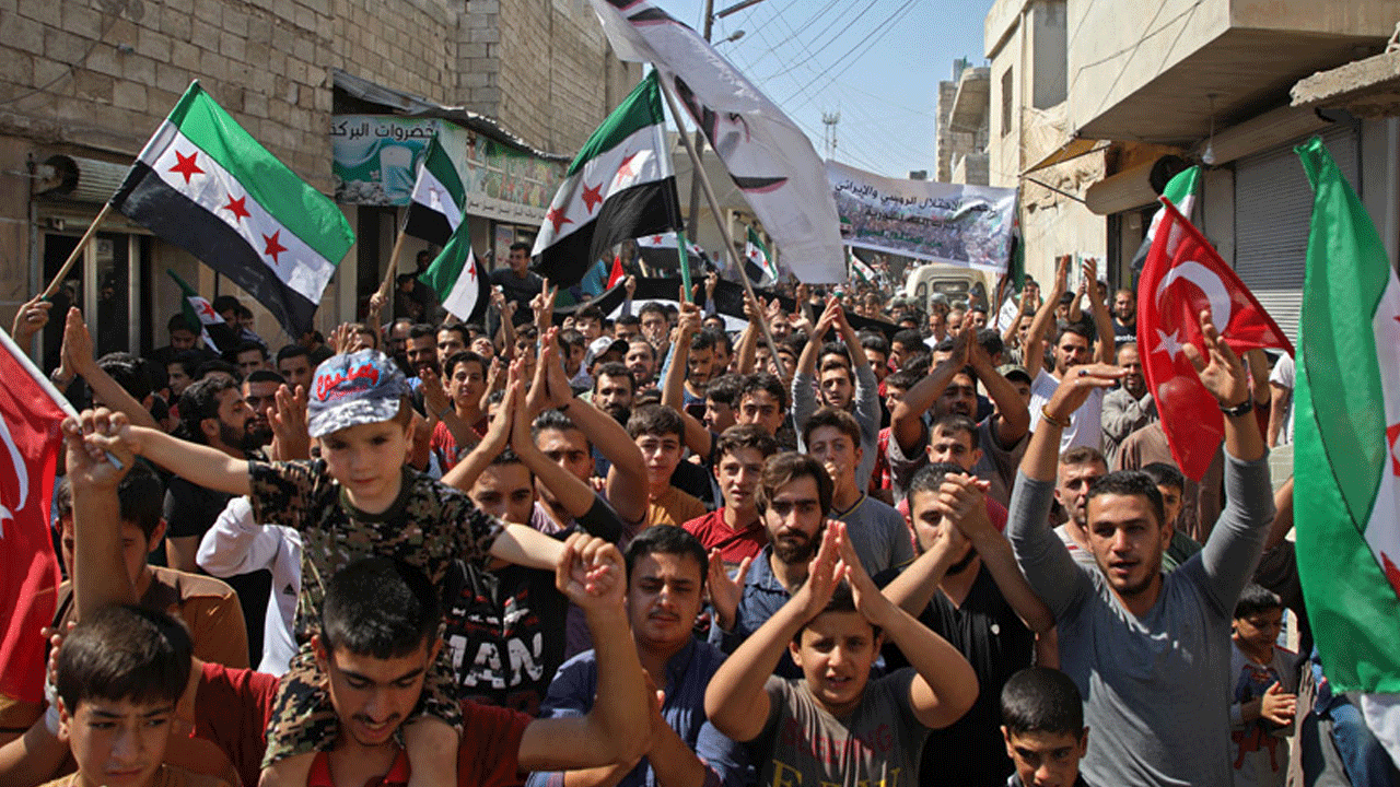 Terör örgütü YPG Suriyelileri ayağa kaldırdı: Birçok bölgede protestolar düzenleniyor!