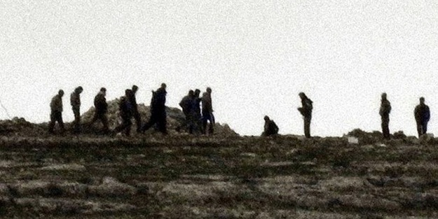 Terör örgütü YPG/PKK, Türkiye sınırı yakınında tünel kazmaya devam ediyor