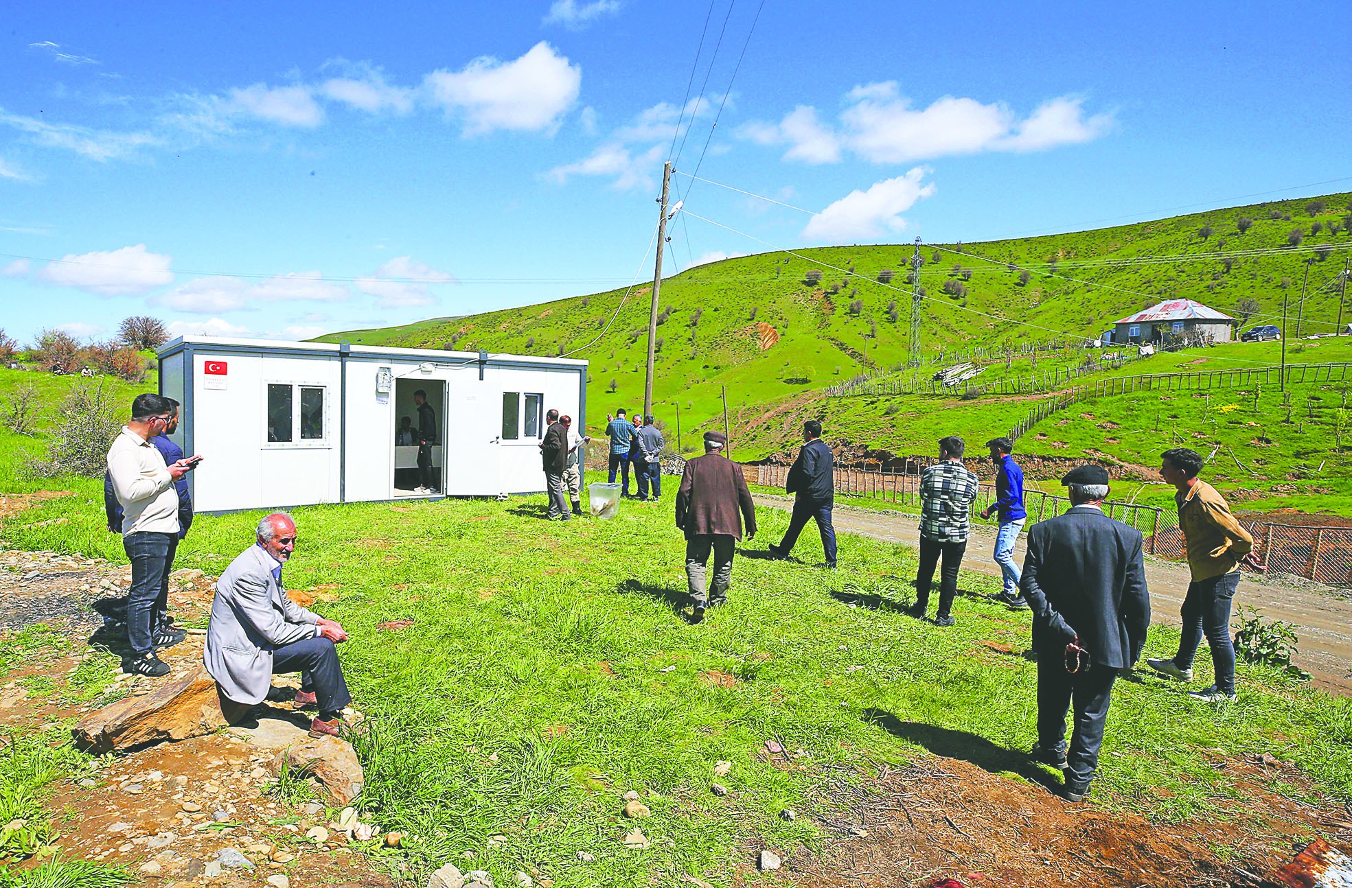 Terör Sebebiyle köylerini boşaltmışlardı! 30 yıl sonra oy kullanmanın heyecanını yaşadılar