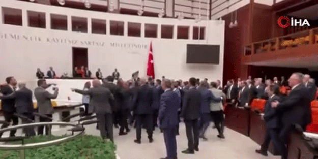 Terör sevici DEM'liler TBMM'de taşkınlık çıkarttı! AK Partili vekillere saldırdılar