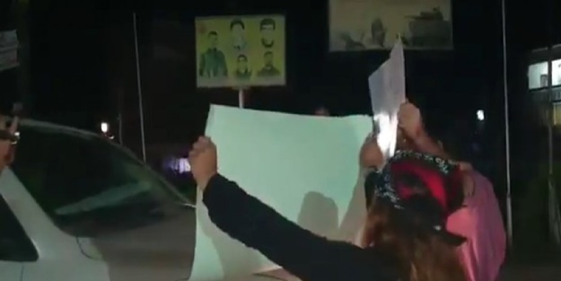 Terör seviciler ABD konvoyunun önünü kesti! 'Gitmeyin'