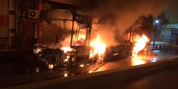 Terör yandaşları 2 otobüsü ateşe verdi