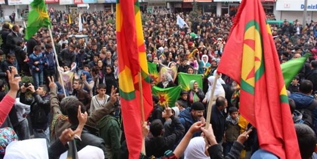 Terör yandaşları Hakkari'yi karıştırdı