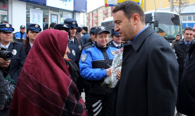 Terör yüzünden göç eden anne Vali'ye dert yandı