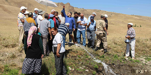 Köylerine 35 yıl sonra su geldi