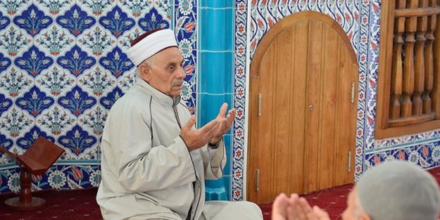 Teröre rağmen ilçeyi ezansız bırakmadı