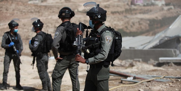 Terörirst İsrail polisi, askerin silahını almaya çalışan bir İsrailliyi vurdu