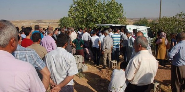 Terörist cenazesi karıştı