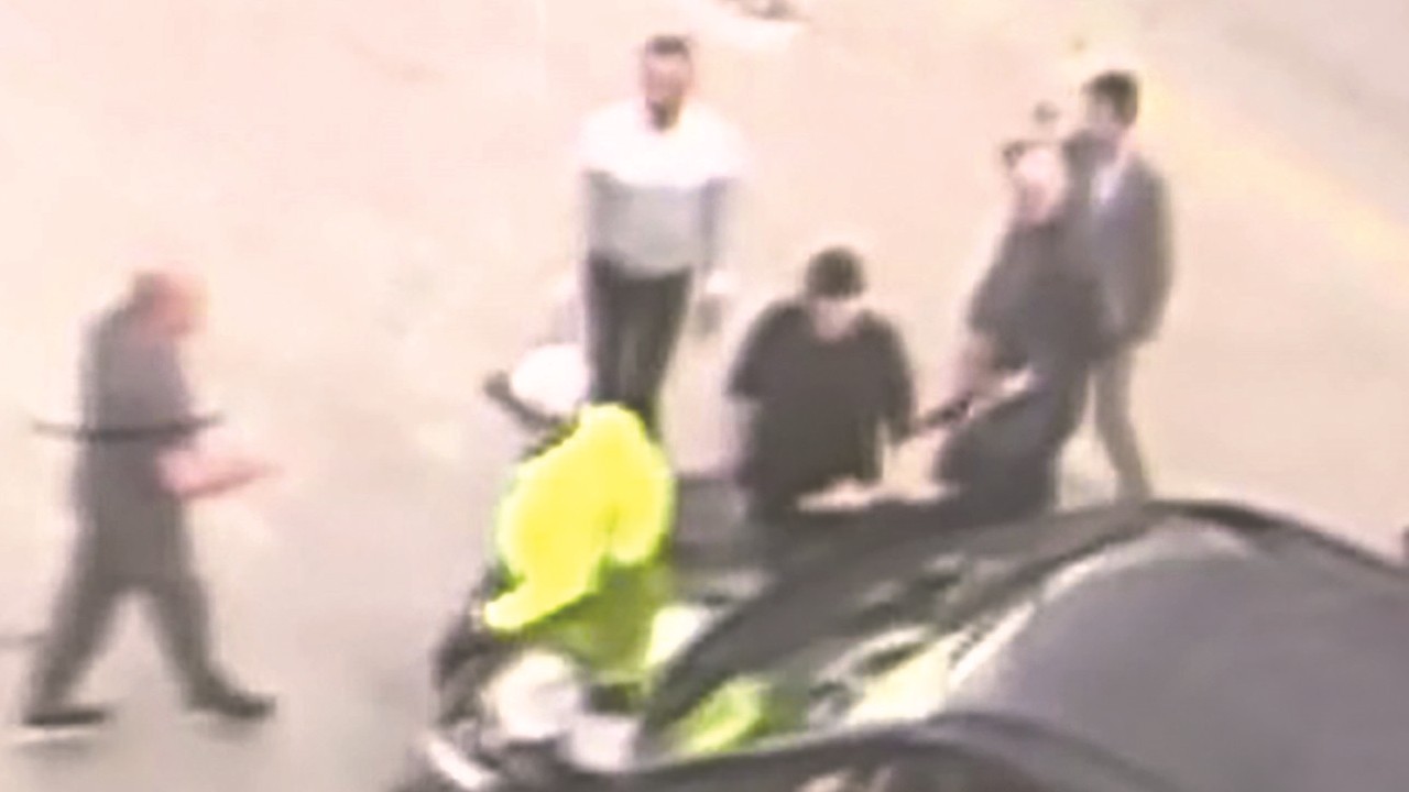 Terörist cenazesinde ağlayanlar devletin polisinin üzerine araba sürüyor taş attırıyor! CHP siyasetin eşkıyası