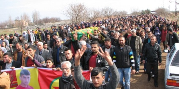 Terörist cenazesinde PKK propagandası
