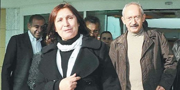 Terörist cenazesine katılan Selvi Kılıçdaroğlu başörtülü kadını ikna çalışmasında!