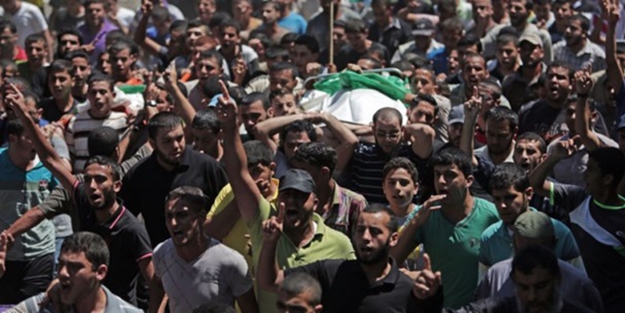 Terörist devlet İsrail cenaze törenine saldırdı