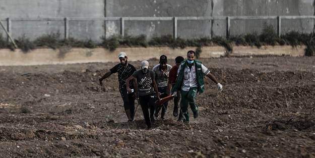 Terörist İsrail askerleri, Filistinlilere saldırdı! Yaralılar var