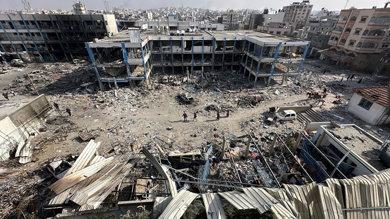 Terörist İsrail, BM kliniğini yerle bir etti