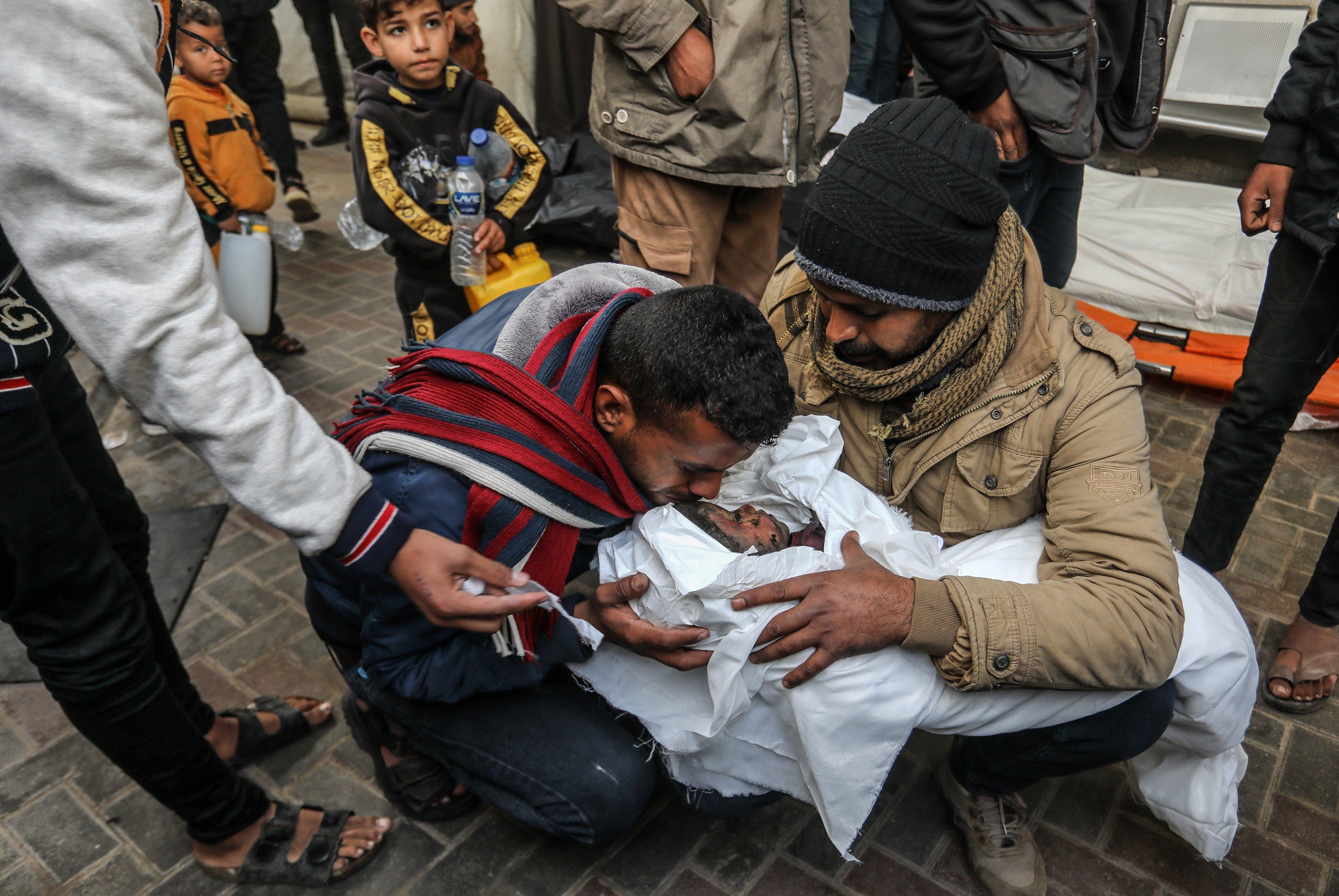 Terörist İsrail durmuyor! Gün gelecek… Gazze’de can kaybı 28 bin 176’ya yükseldi!