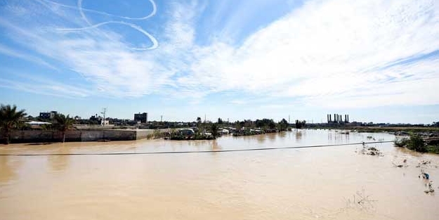 Terörist İsrail Gazze'ye bu kez 'su' ile saldırdı!
