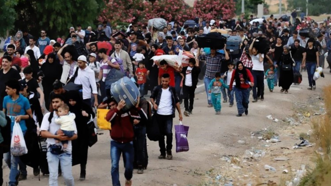 Terörist İsrail göçü zorluyor! 1 milyon 400 bin kişi yolda