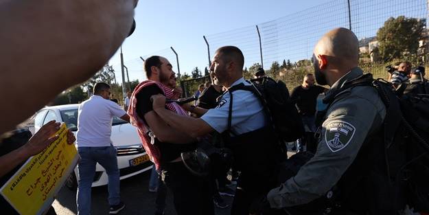 Terörist İsrail güçleri, barışçıl gösteriye saldırdı