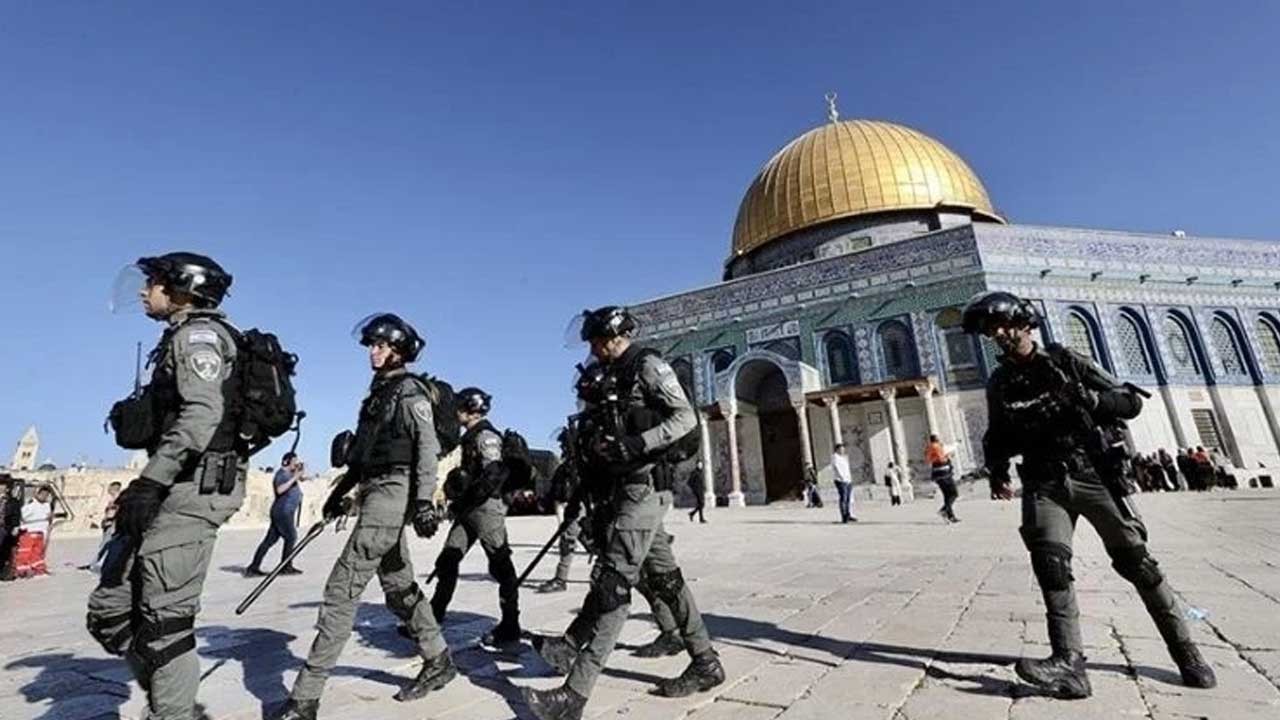 Terörist İsrail'den Mescid-i Aksa kalleş saldırı! İmam Abbasi'yi gözaltına aldı