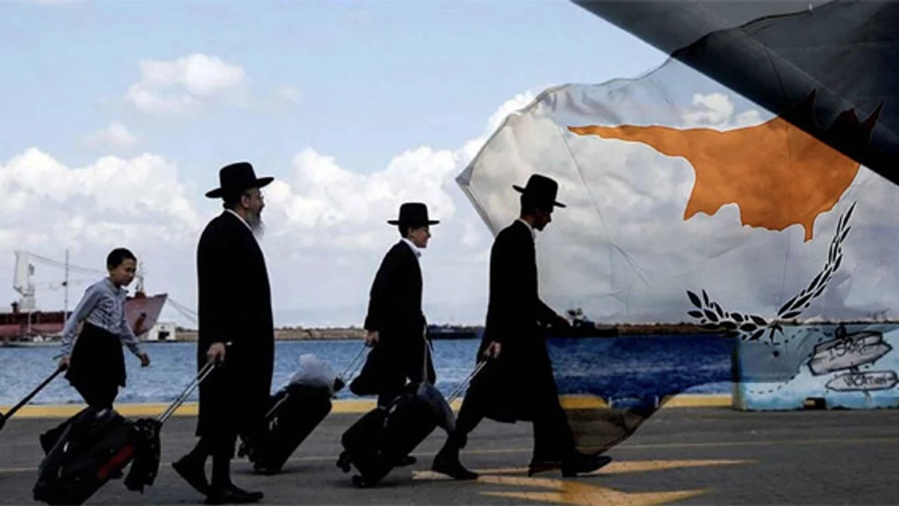 Terörist Yahudiler Kıbrıs'ı yağmalıyor!