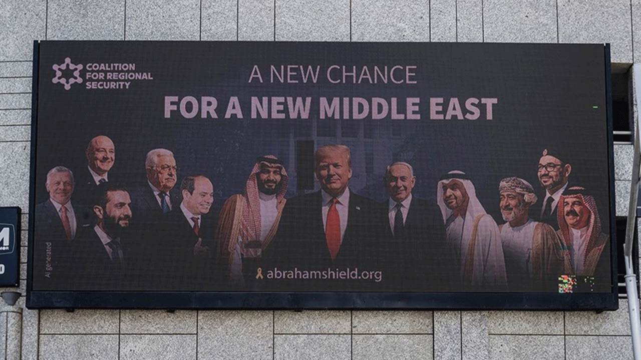 Teröristan'ın başkentinde ilginç afiş: Arap devletlerinin liderleri de yer alıyor!