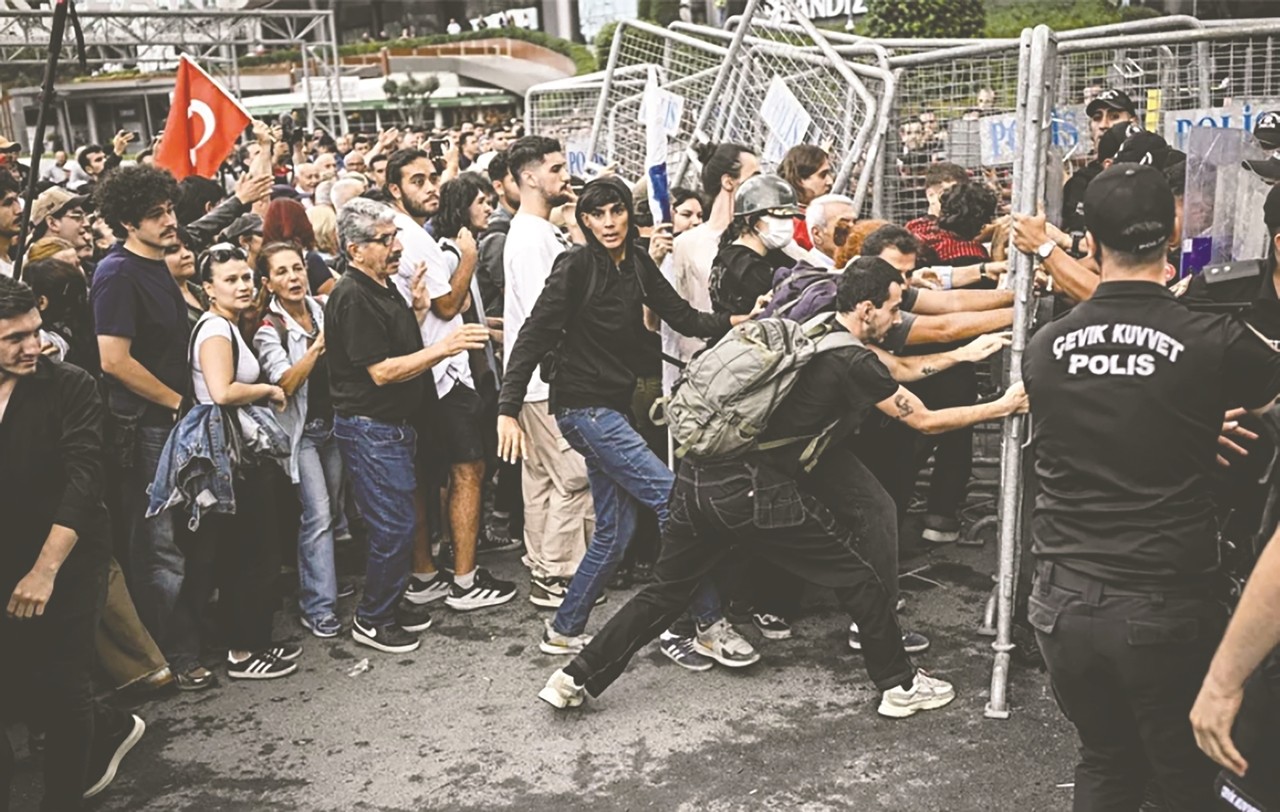 Teröriste ‘arkadaş’ diyenler polis görünce kuduruyorlar