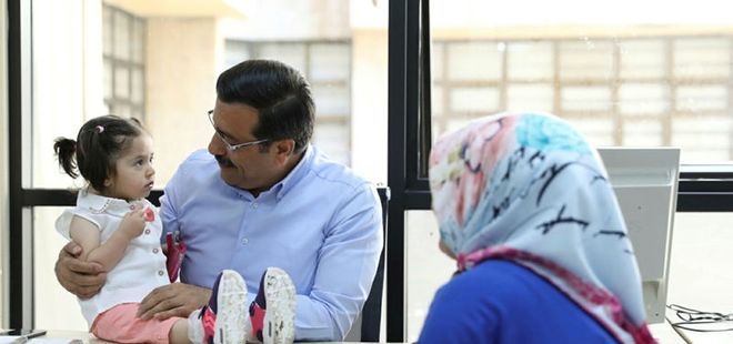 Teröriste kucak açan başkandan, halka kucak açan başkana...