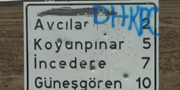 Teröristin köyündeki dikkat çeken tabela!