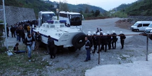 Teröristin mezarında şova polis engeli