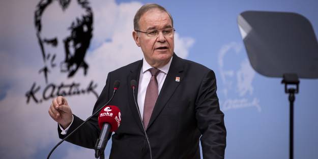 Teröristle fotoğrafları ortaya çıkan HDP'li vekil soruldu! CHP'li Öztrak sinirlerine hakim olamadı