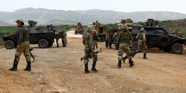 Teröristler askeri birliğe ateş açtı