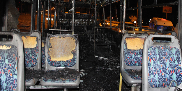 Teröristler belediye otobüsünü yaktı