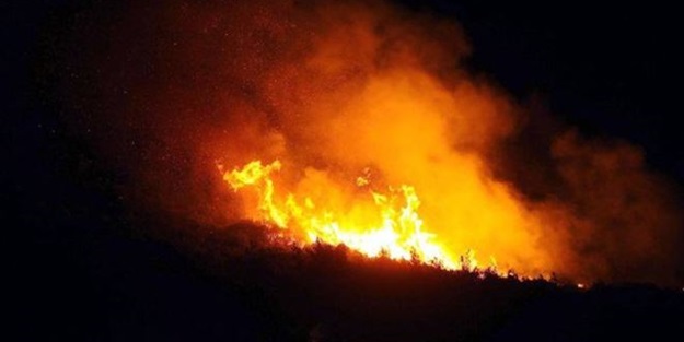 Teröristler 2 iş makinesini ateşe verdi