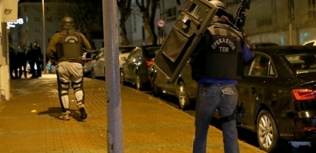 Teröristler bomba yaparken yakalandı