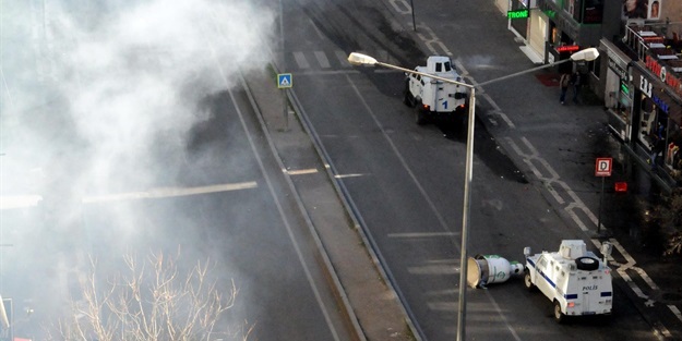 Teröristler camiden sonda şimdide 4 okulu yaktı