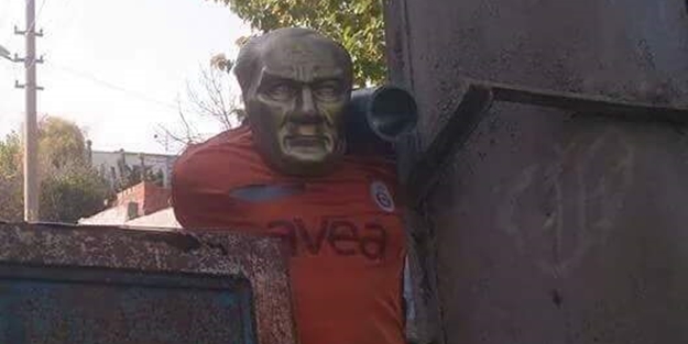 Mustafa Kemal hendek başında