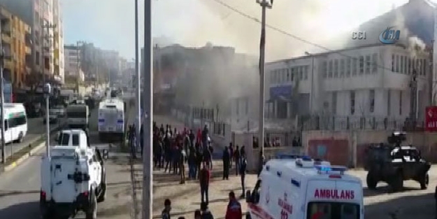 PKK'lılar yine ateşe verdi