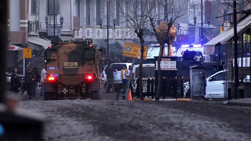 'Teröristler kapımızı balyozla kırarak zorla evimize girdiler'
