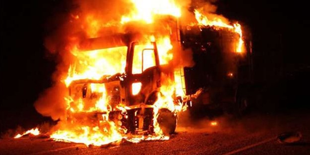 Teröristler karakola malzeme taşıyan kamyonu yaktı