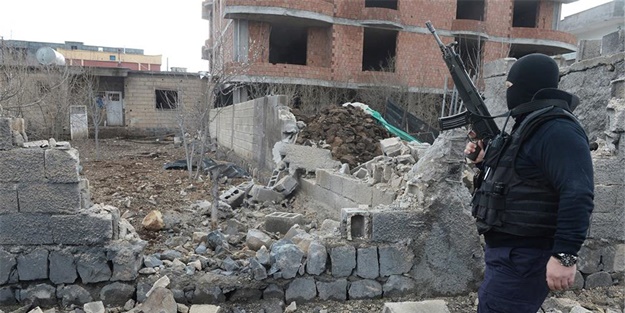 Teröristler köşeye sıkıştırıldı - FOTO