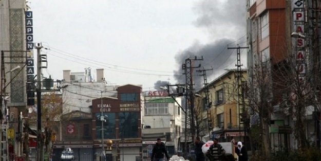 Teröristler yine okul yaktı itfaiye müdahale edemedi