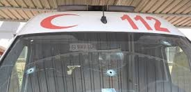 Teröristlerden ambulansa saldırı