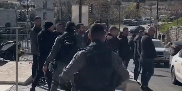 Teröristlerden Mescid-i Aksa'daki Müslümanlara saldırı